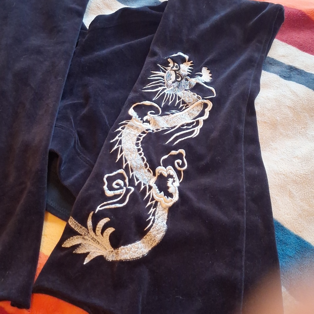 Pull On Black Velour Dragon Super Soft Sexy Sweat Pants No Tag Inside - Picture 4 of 4